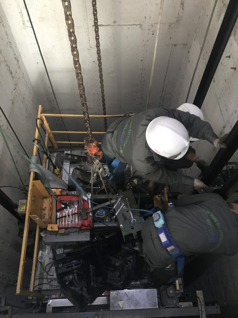 Nhân viên bảo trì thang máy Ecofuji
